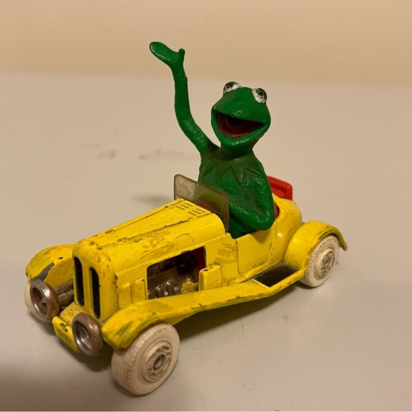 Corgi Other - 1979 KERMIT THE FROG Muppets Corgi Di-Cast Metal Car Toy Vintage Figure